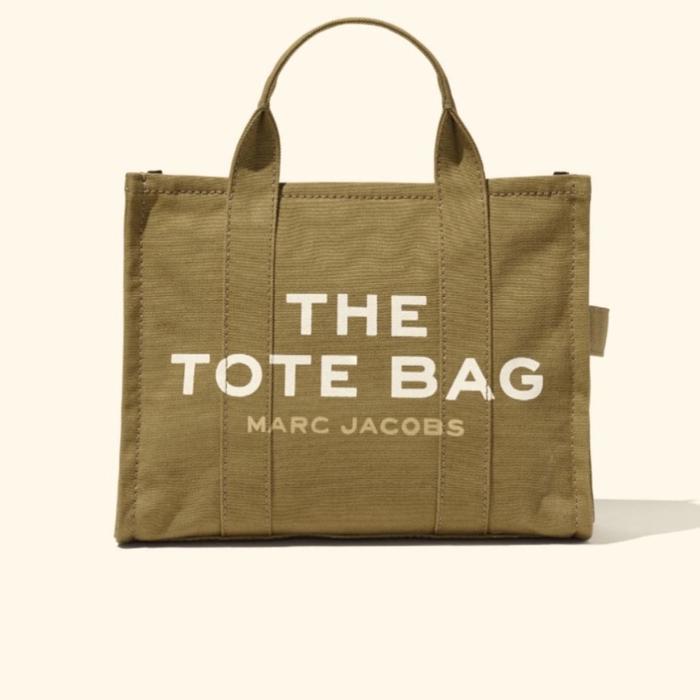 Marc Jacobs the “Tote Bag” canvas in green.